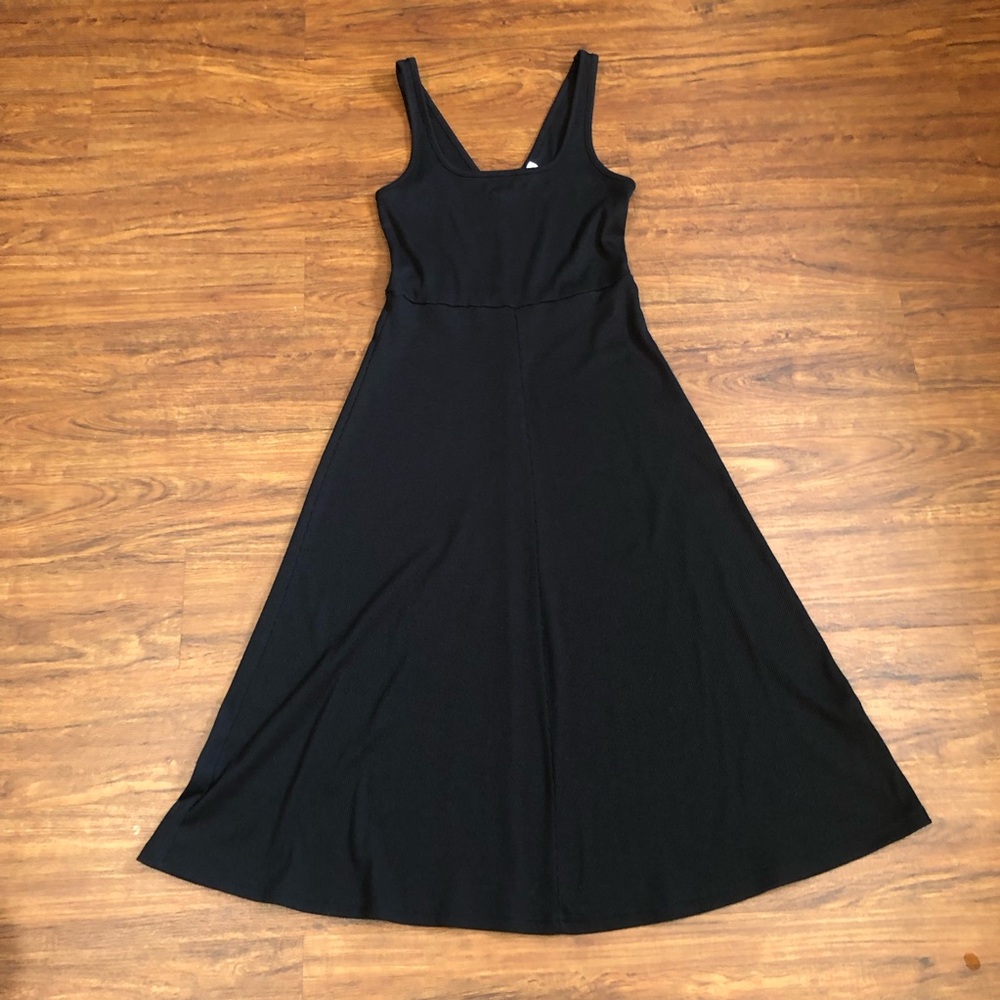 Treasure & Bond Black Sleeveless Midi Dress with Scoop Neckline